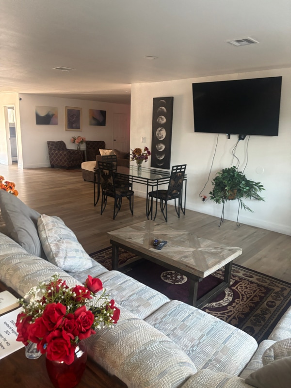 Building Photo - 1170 E 43rd St