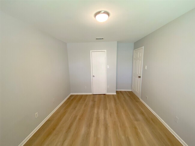 Building Photo - 8214 Riptide Dr