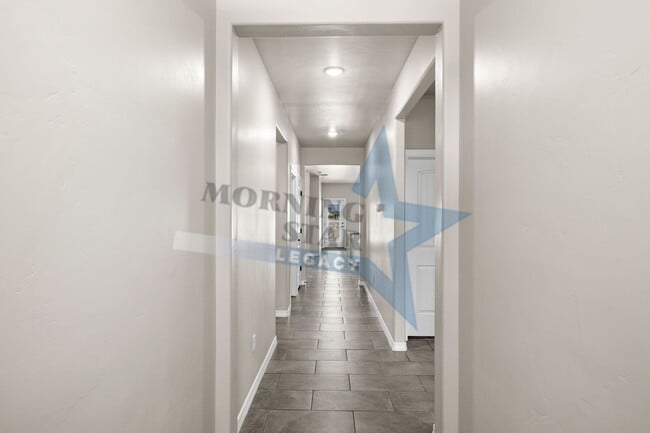 Building Photo - 4 bedroom with 3 bathrooms!!!!