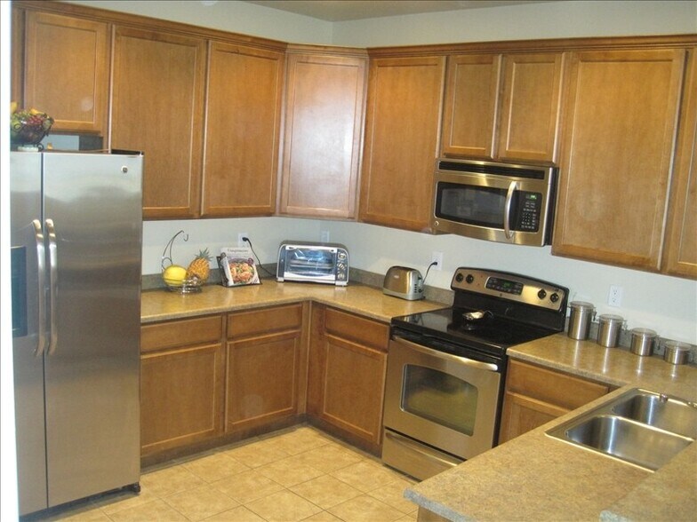 Building Photo - 911 Halstead Dr