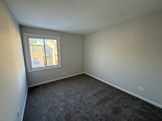 Building Photo - 1333 Petersburg Ct