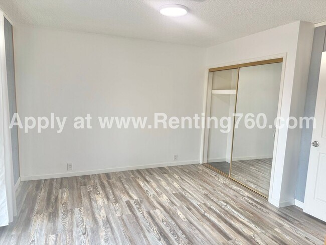 Building Photo - Stylish 3-Bedroom Home with Fenced Yard, S...