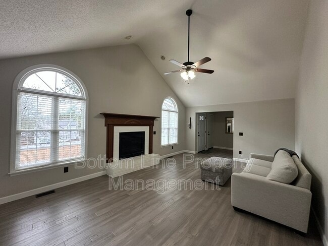 Building Photo - 404 Wood Run