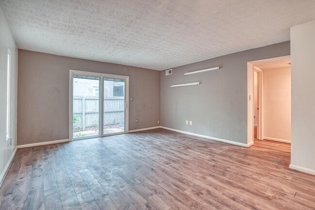 Building Photo - 940 Quay Ave