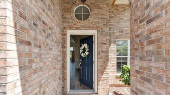 Building Photo - 13117 Chets Creek Dr N