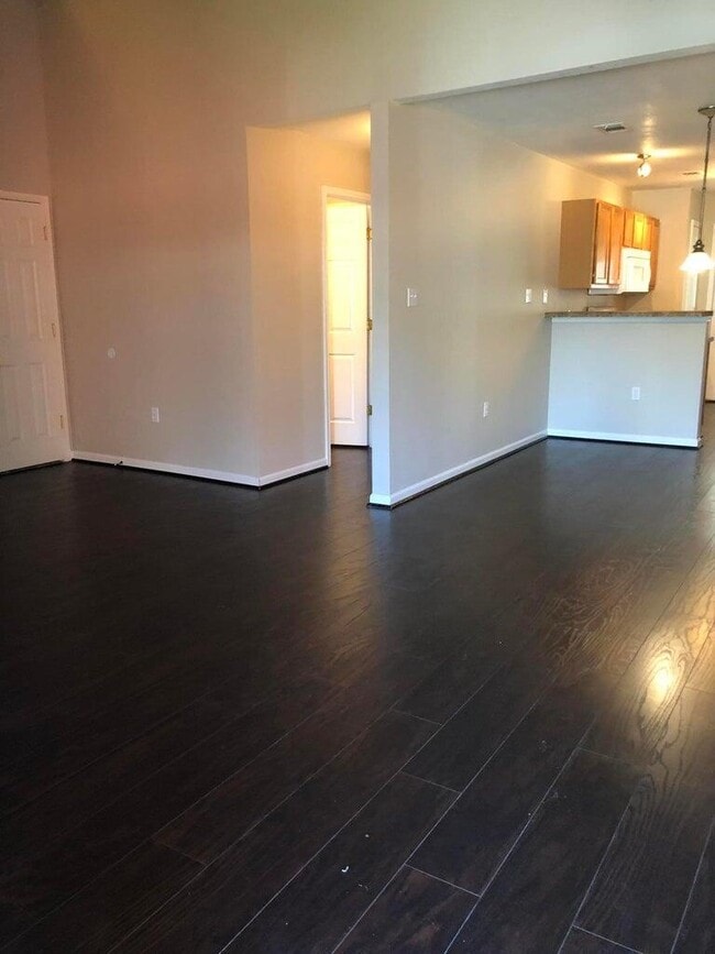 Building Photo - 1150 Airport Rd