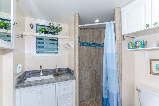 Building Photo - 2957 Kalakaua Ave. #402