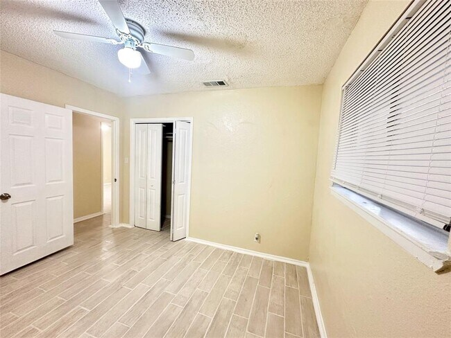 Building Photo - 4302 Scottsdale Rd