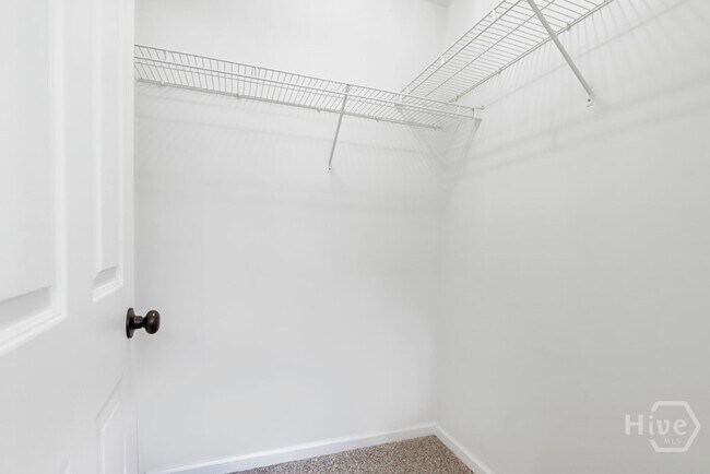 Building Photo - 120 Oak Ridge Cir