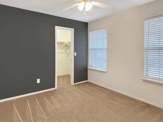 Building Photo - Spacious 5-Bedroom Retreat with Oversized Primary Suite in Converse