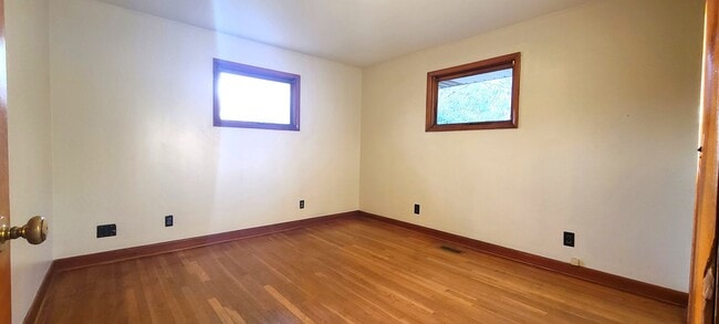 Building Photo - HALF OFF FIRST MONTH RENT! Single family brick home with full unfinished bsmt & detached garage