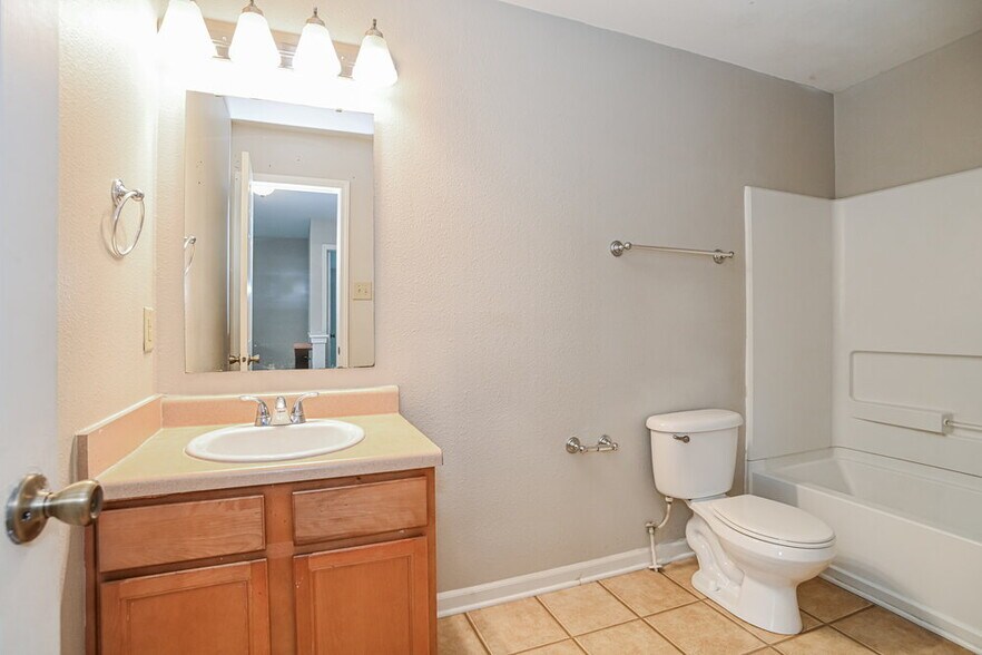 Building Photo - 1528 Bray Dr