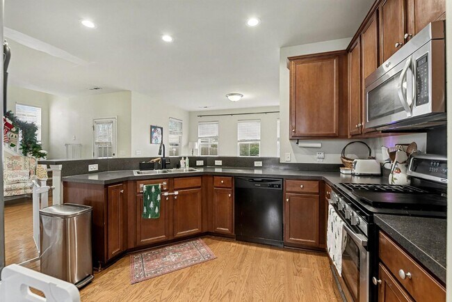 Building Photo - 230 Cameron St