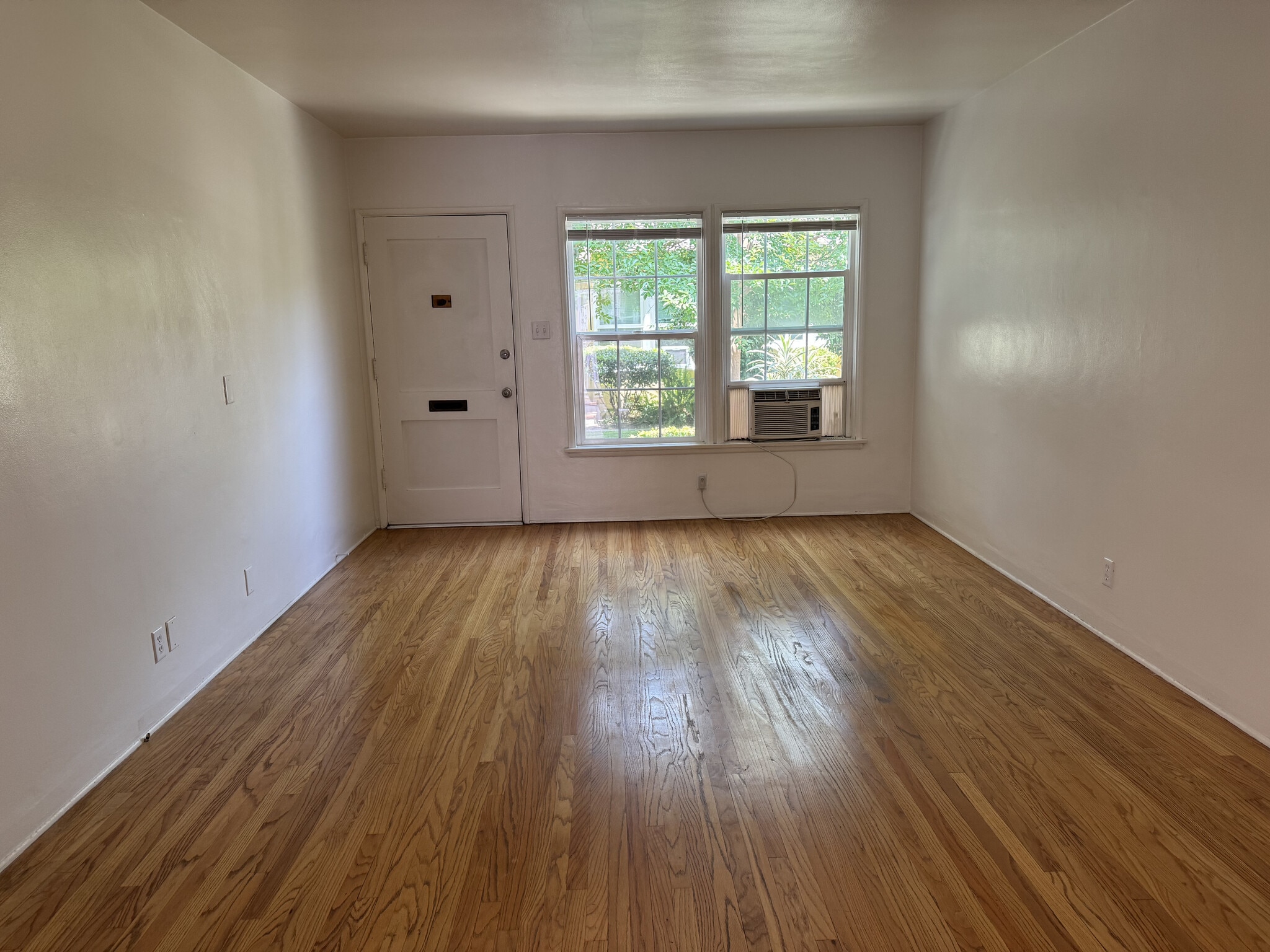 Building Photo - 11653 Magnolia Blvd