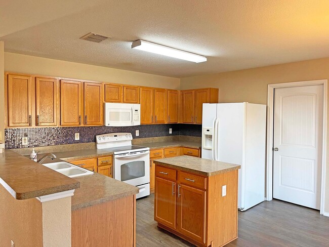 Building Photo - Great 4 Bdrm 2 Bath Home in Krum Tx