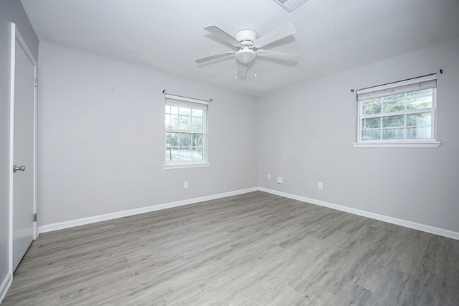 Building Photo - Adorable Rental Near Downtown Ocean Springs!