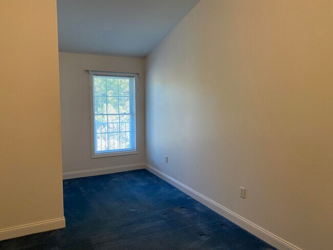 Building Photo - 59 Cluff Rd