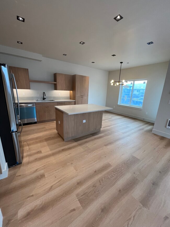 Building Photo - 1622 W Antler Ave