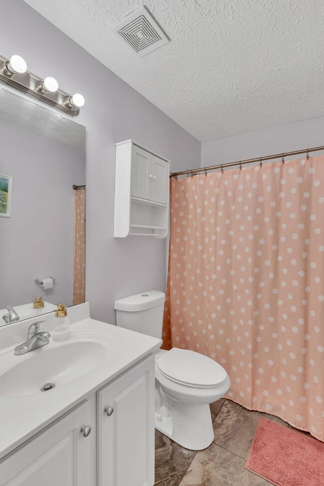 Building Photo - Three bed two bath home with 2 car garage. Less than 7 miles from airport & close to Percy Priest...