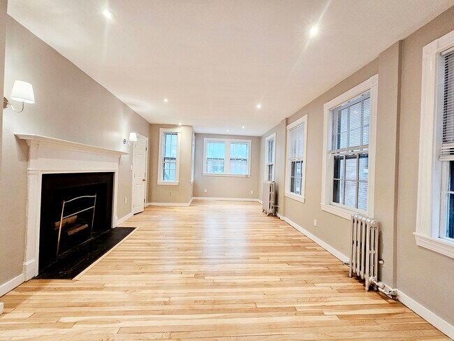 Building Photo - 82 Phillips St