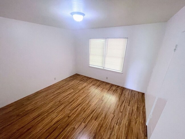 Building Photo - Simple, vintage, and beautiful! 1bd/1ba near Downtown NoHo and arts district