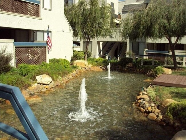 Building Photo - 2 Bedroom Condo in San Diego Mission Valle...