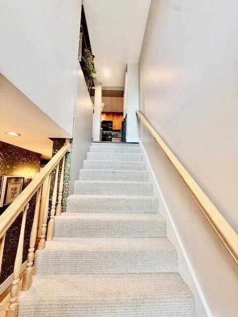 Building Photo - 480 Commercial St