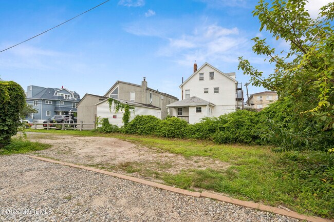 Building Photo - 113 12th Ave