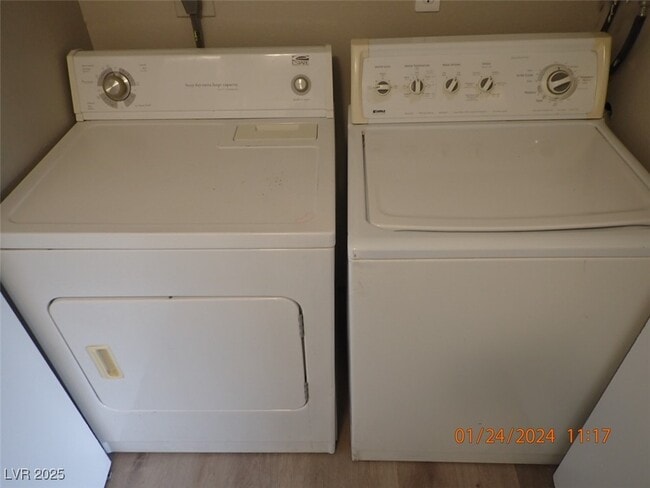 Building Photo - 4571 Carriage Park Dr