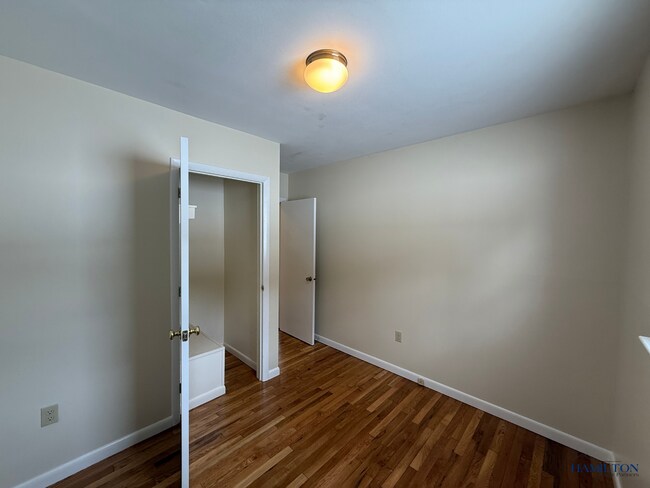 Building Photo - 4332 E Lake Rd