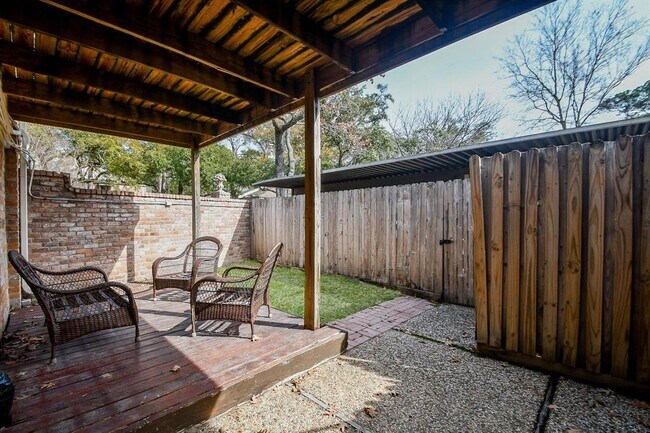 Building Photo - 887 Wax Myrtle Ln