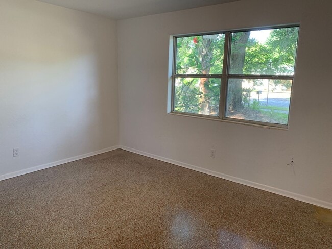 Building Photo - 760 Greenway Pl