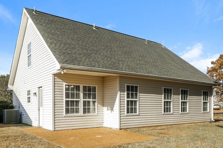 Building Photo - 1925 Port James Cir