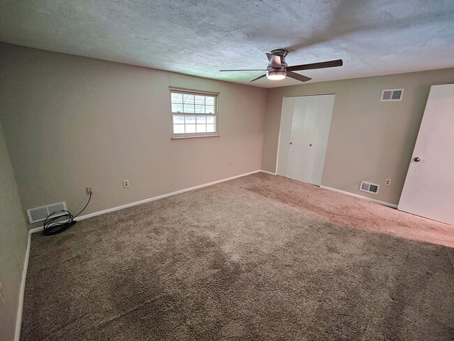 Building Photo - *Recently Updated 2BD/1.5BA Townhouse Available for Rent in West Mifflin*