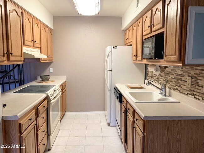 Building Photo - 1440 N Idaho Rd