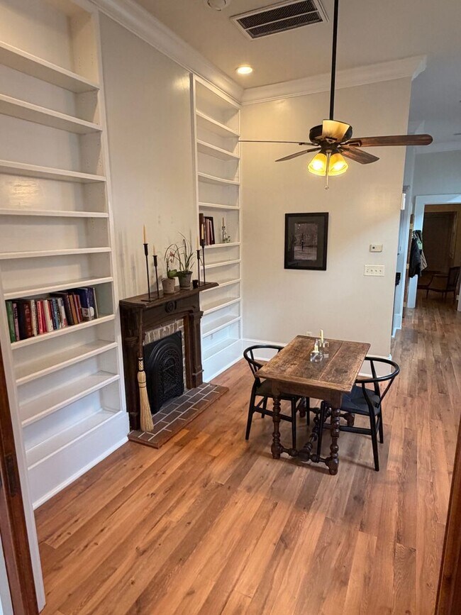 Building Photo - Gorgeous 1BD/1.5BA Uptown