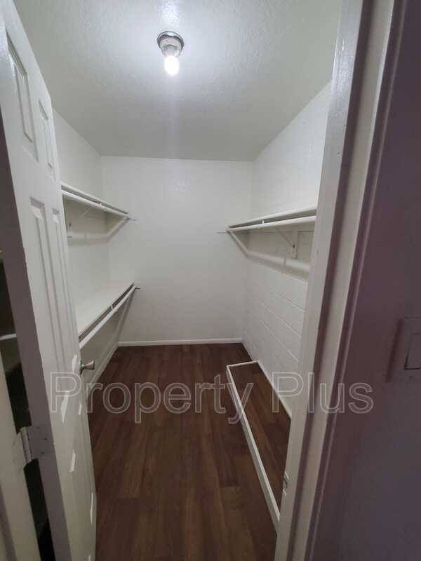 Building Photo - 3810 N Maryvale Pkwy