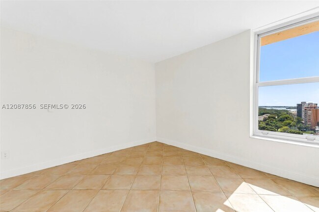 Building Photo - 2350 NE 135th St