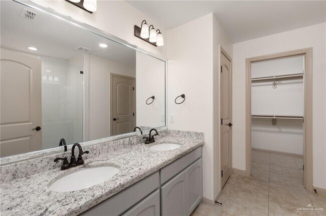 Building Photo - 13 Antelope Cyn St