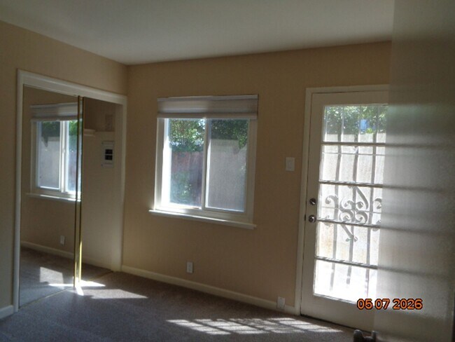Building Photo - 449 Azalea Way