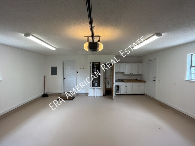 Building Photo - 18 Meigs Dr