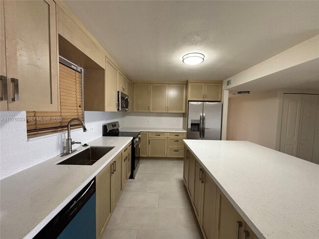 Building Photo - 605 Ives Dairy Rd