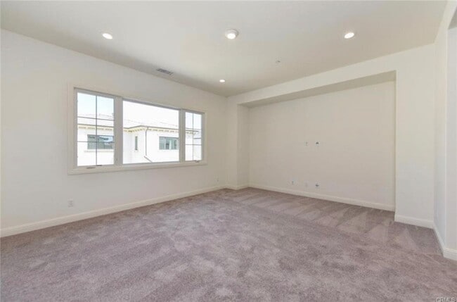 Building Photo - 105 Spacial