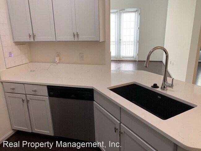 Building Photo - 1 br, 1 bath House - 730 Walker Sq, Apt #4B