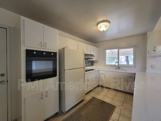 Building Photo - 9060 Talisman Dr