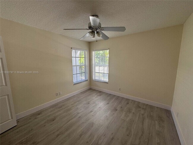 Building Photo - 2823 Lake Park Cir E
