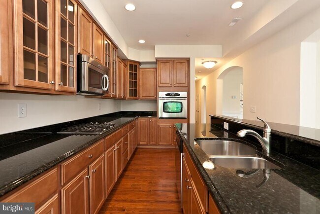 Building Photo - 12 Chestnut Woods Dr