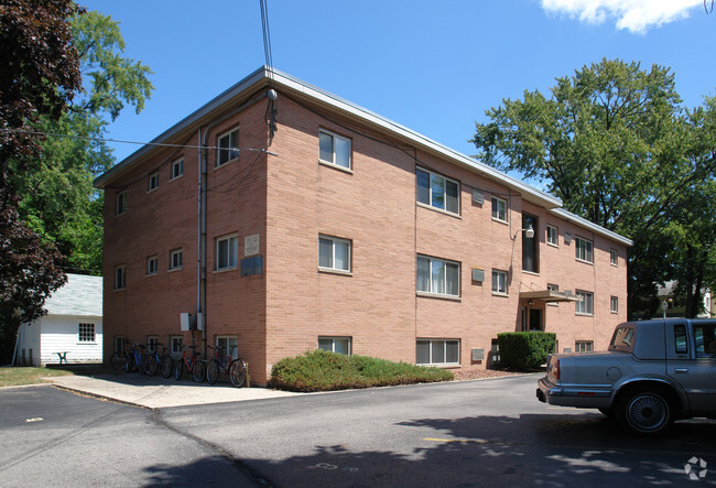 Building Photo - 135 Kedzie St