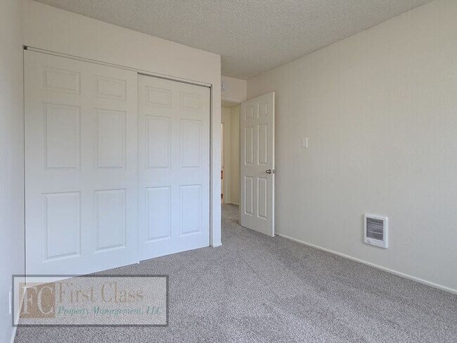 Building Photo - 17150 SW Heritage Ct