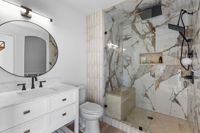 Building Photo - Spacious 3-Bedroom Townhome Across from Pearlridge – Available April 5